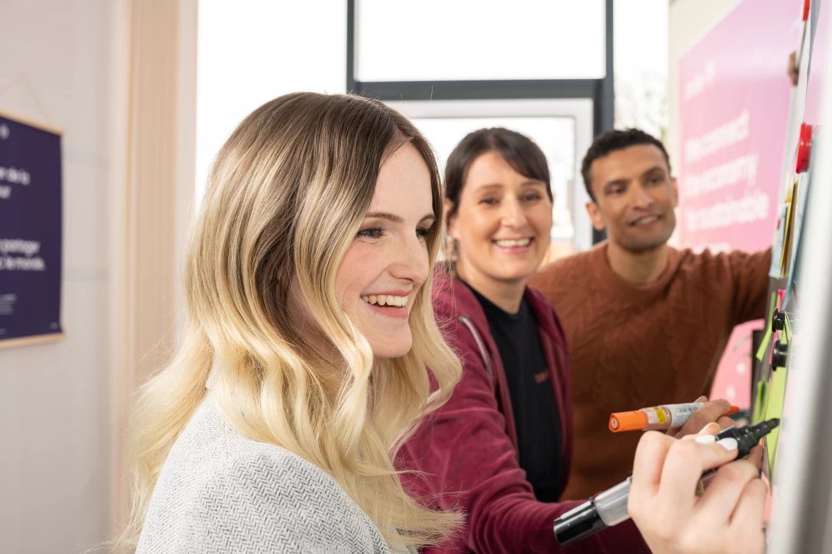 Communication is key in agile working. Back to the drawing board: teams have regular meetings to share feedback 