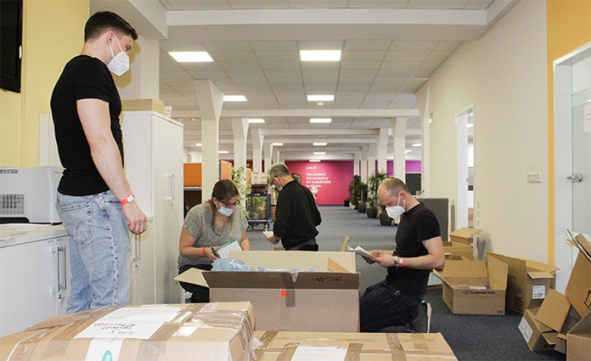 Unite employees sort relief materials at the Köthen office.