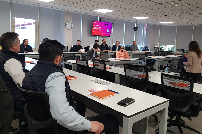 Intervención de Silvia Garay, Key Account Manager de Unite en España, respondiendo a preguntas de los asistentes