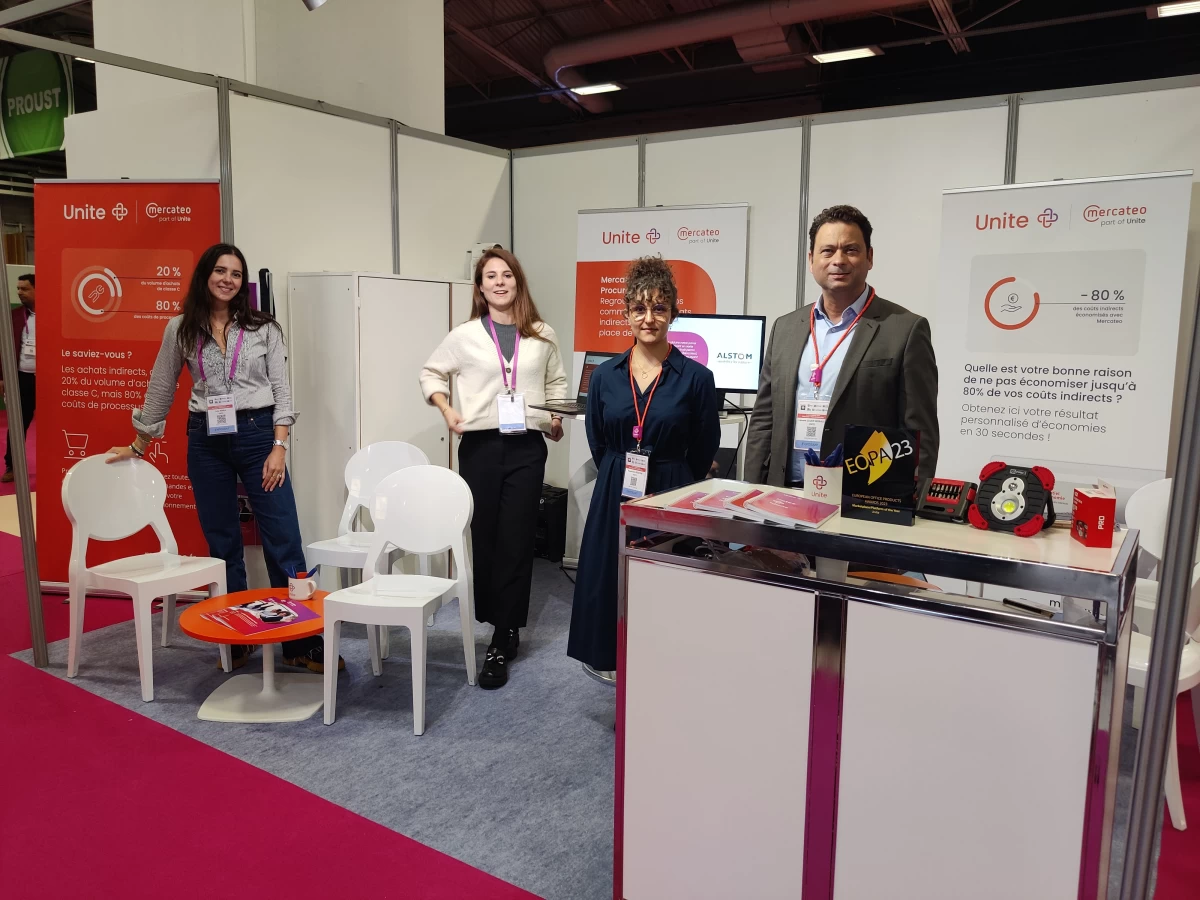 L'équipe Unite sur le stand L10 des Salons Solutions